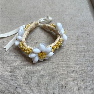 Handmade shell bracelet from Hawaii White and Yellow Floral Beaded Bracelet